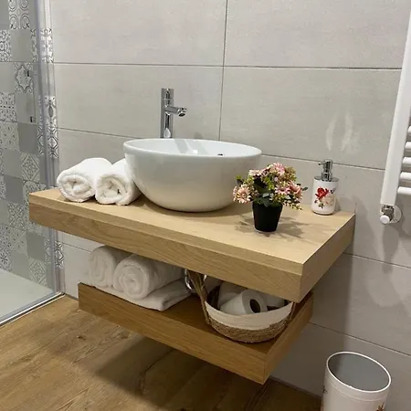 Estrada Apartamento *